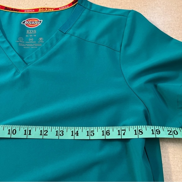 Dickies EDS Essentials Women's MediumV-Neck Scrub TopTealGreen Stretch. - Picture 5 of 6